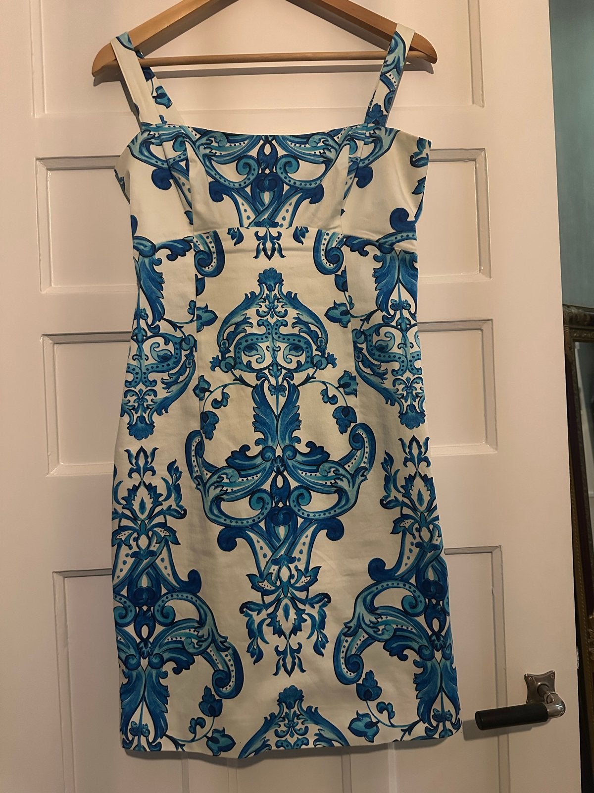 Marciano by Guess jurk wit met blauw barokprint, Ophalen, Wit, Zo goed als nieuw, Maat 36 (S)