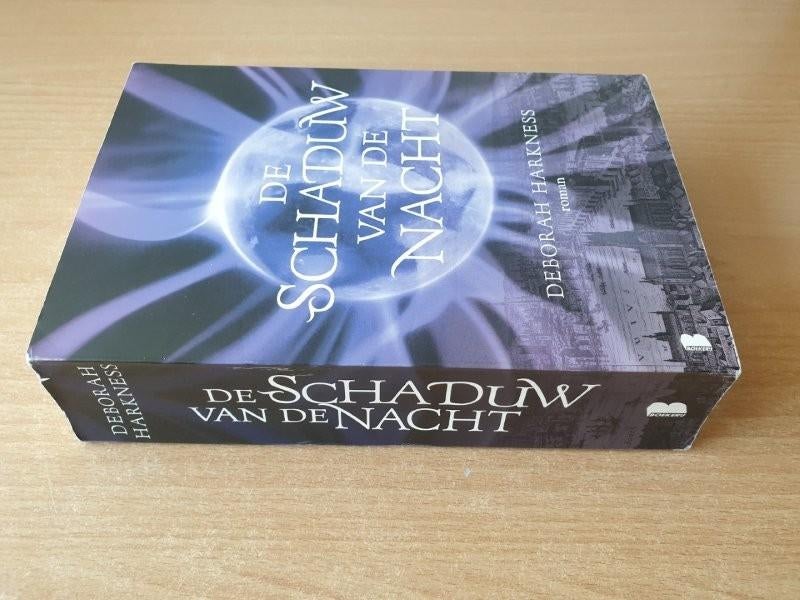 Deborah Harkness - De Schaduw van de Nacht, Boeken, Fantasy, Gelezen, Ophalen of Verzenden