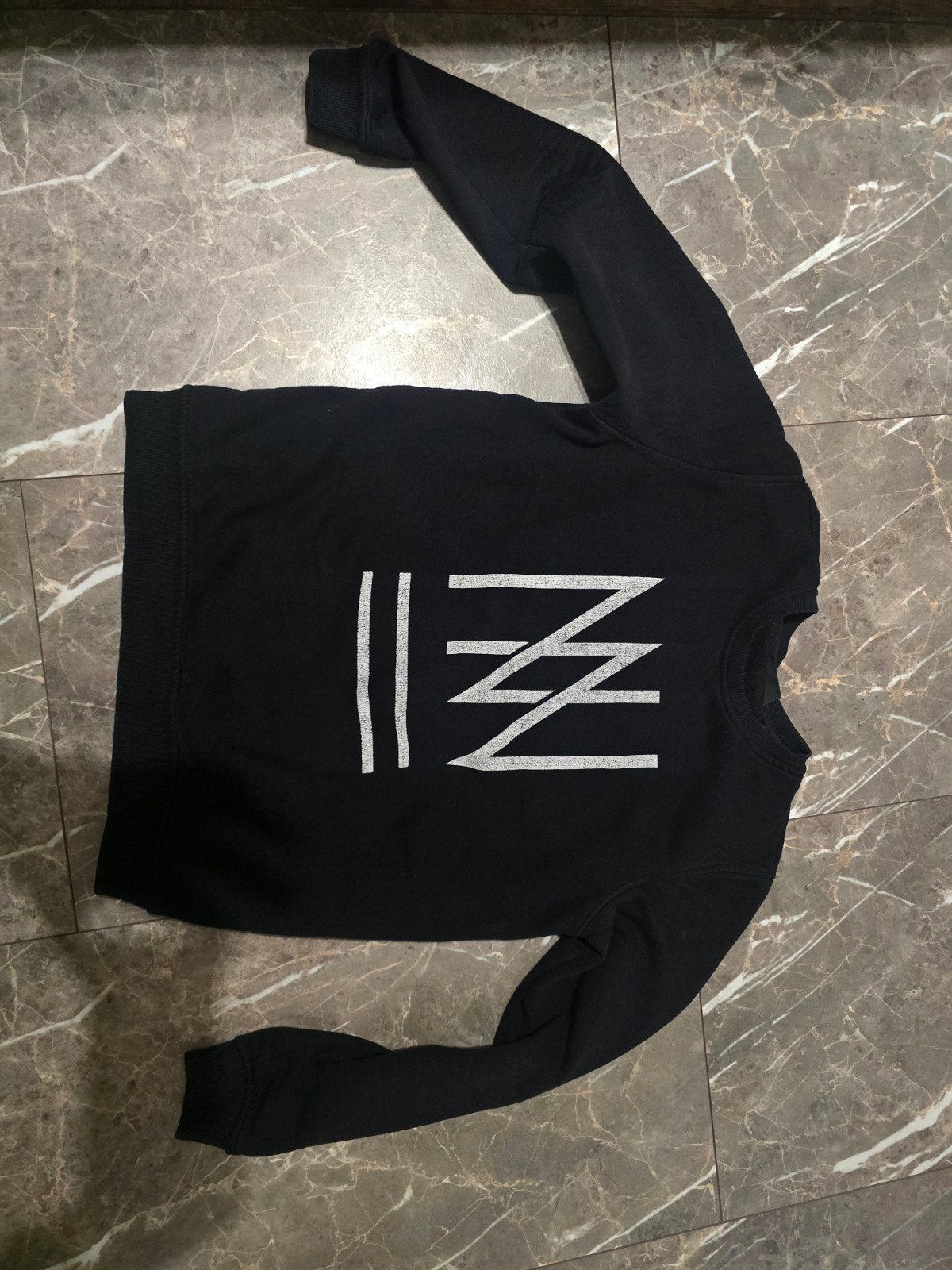 Zwarte sweater met witte print - Maat S, Kleding | Dames, Zwart, Ophalen of Verzenden, Maat 36 (S), Onbekend