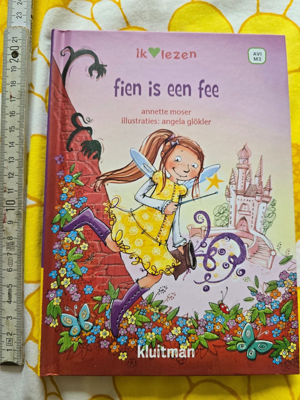 Fien is een fee - (M3) Annette Moser, Ophalen of Verzenden, Zo goed als nieuw, Annette Moser, Fictie algemeen