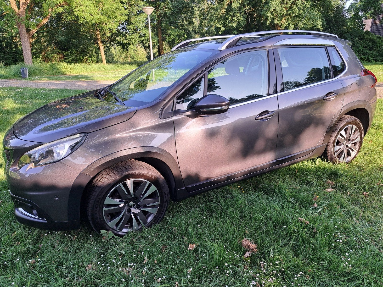 Peugeot 2008 1.2 E-vti 60KW Etg5 2017 Grijs, Auto's, Dealer onderhouden, 450 kg, 40 €/maand, 1199 cc