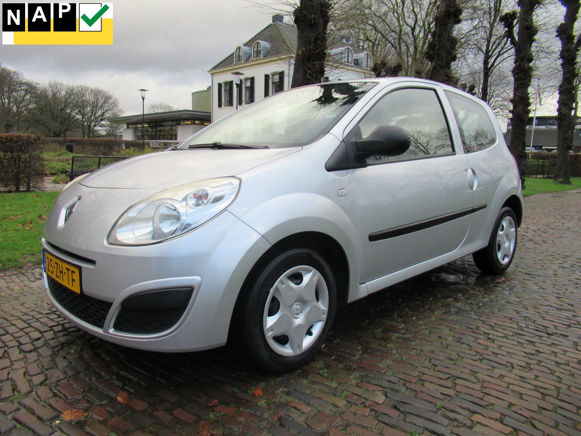 Renault Twingo 1.2 Authentique Airco Stuurbekrachtiging Isof, Auto's, Renault, Voorwielaandrijving, Gebruikt, 31 €/maand, 4 cilinders