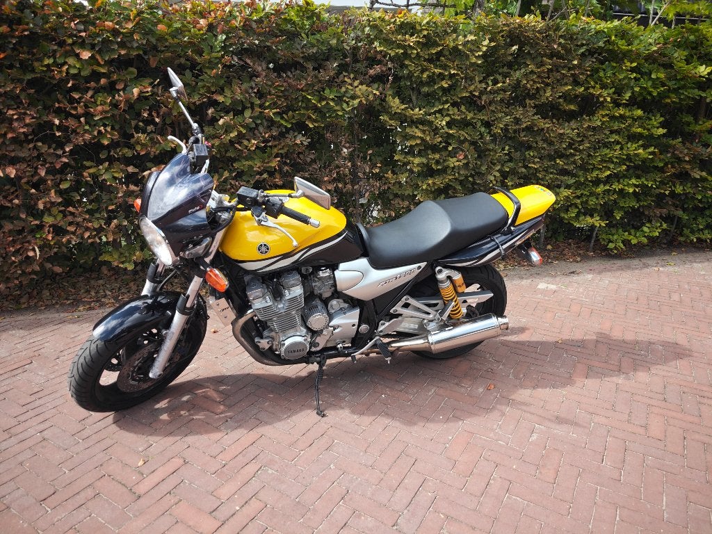Yamaha XJR1300 (2001) in geel/zwarte (Kenny Roberts) kleuren, Motoren, Sportuitlaat, Occasion, 4 cilinders, Motorrijbewijs A