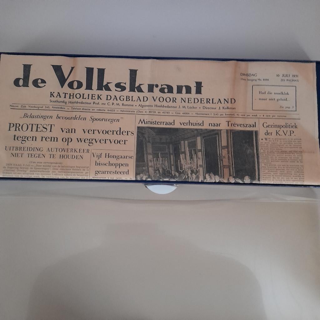 Oude krant (Volkskrant  10 juli 1951), Verzamelen, Tijdschriften, Kranten en Knipsels, Ophalen of Verzenden, 1940 tot 1960, Nederland