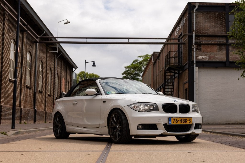 BMW 1-Serie 2.0 118I Cabrio 2008 Wit, 1-Serie, Achterwielaandrijving, 1995 cc, Zwart
