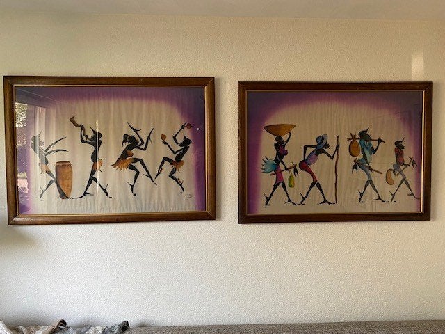 Twee schilderijen op wasdoek (Zimbabwe) in houten lijst, Antiek en Kunst, Ophalen, Overige stijlen, Doek, Portret of Personen