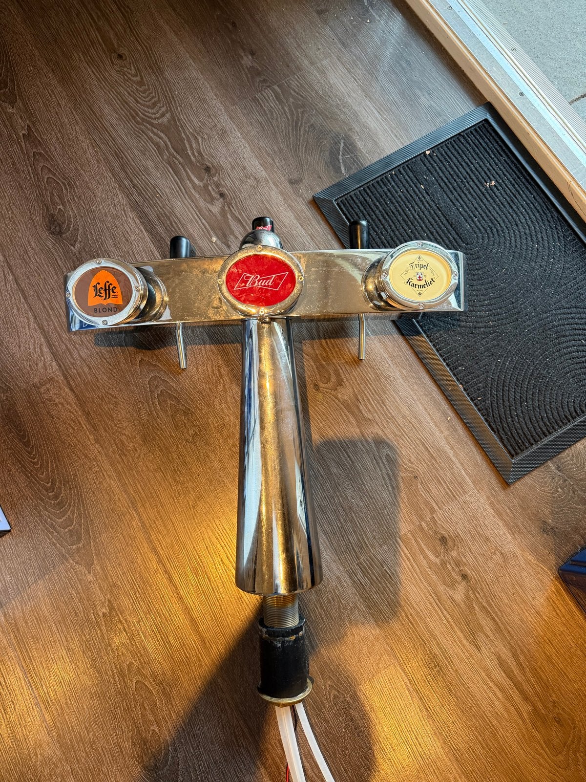 Biertap met 3 kranen - Leffe, Bud, Tripel Karmeliet, Ophalen