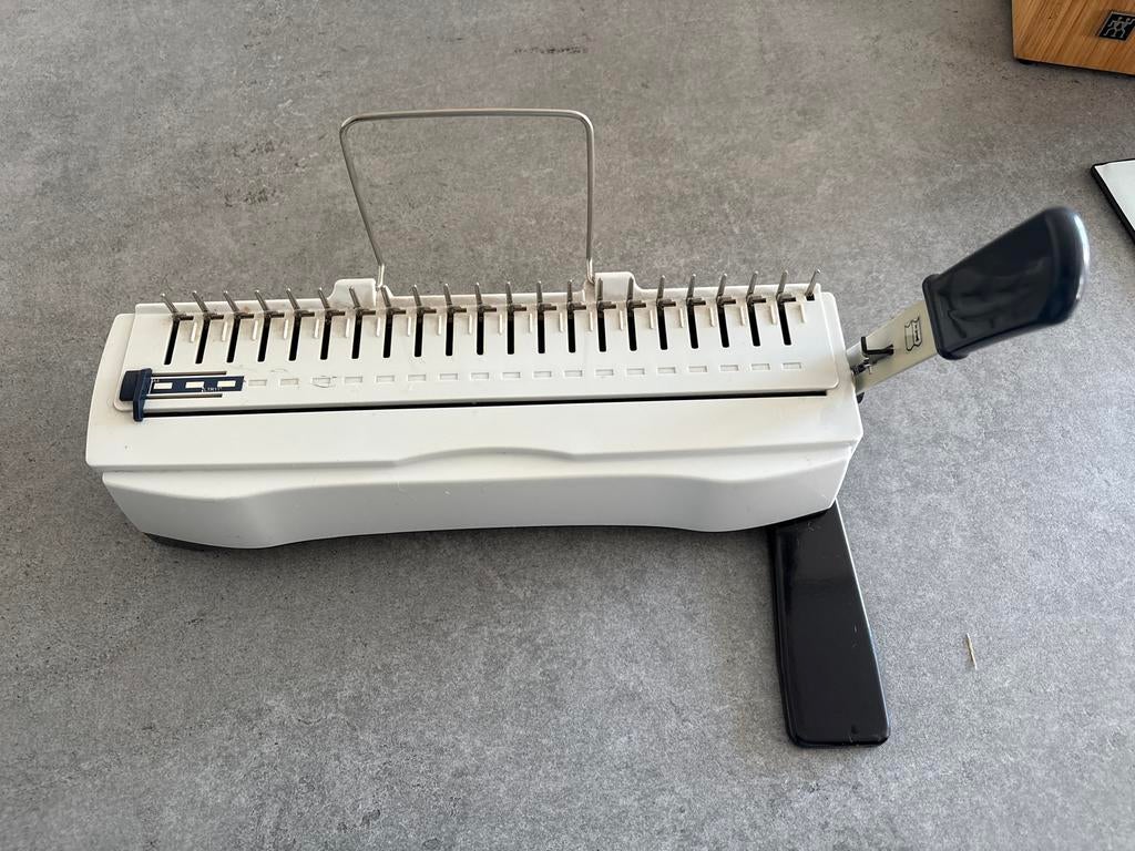 Bindmachine CB-80 met bindringen (max. 125 vellen), Ophalen, Gebruikt