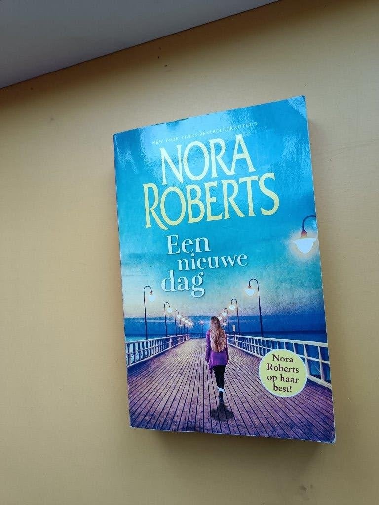 Nora Roberts – Een nieuwe dag, Ophalen of Verzenden, Zo goed als nieuw, Nora Roberts