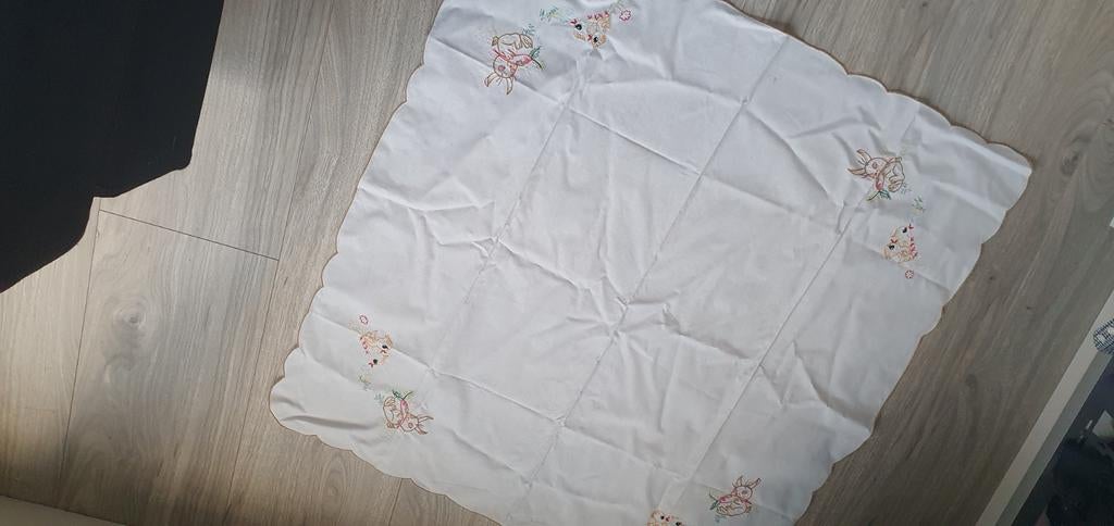 Wit tafelkleedje voor pasen, Huis en Inrichting, Ophalen of Verzenden, Zo goed als nieuw, Vierkant, Binnen