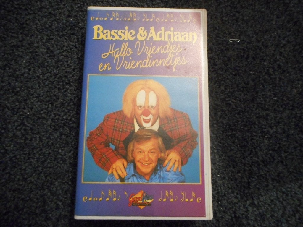 BASSIE & ADRIAAN Hallo vriendjes en Vriendinnetjes! Op VIDEO, Verzenden, Alle leeftijden, Zo goed als nieuw, VHS