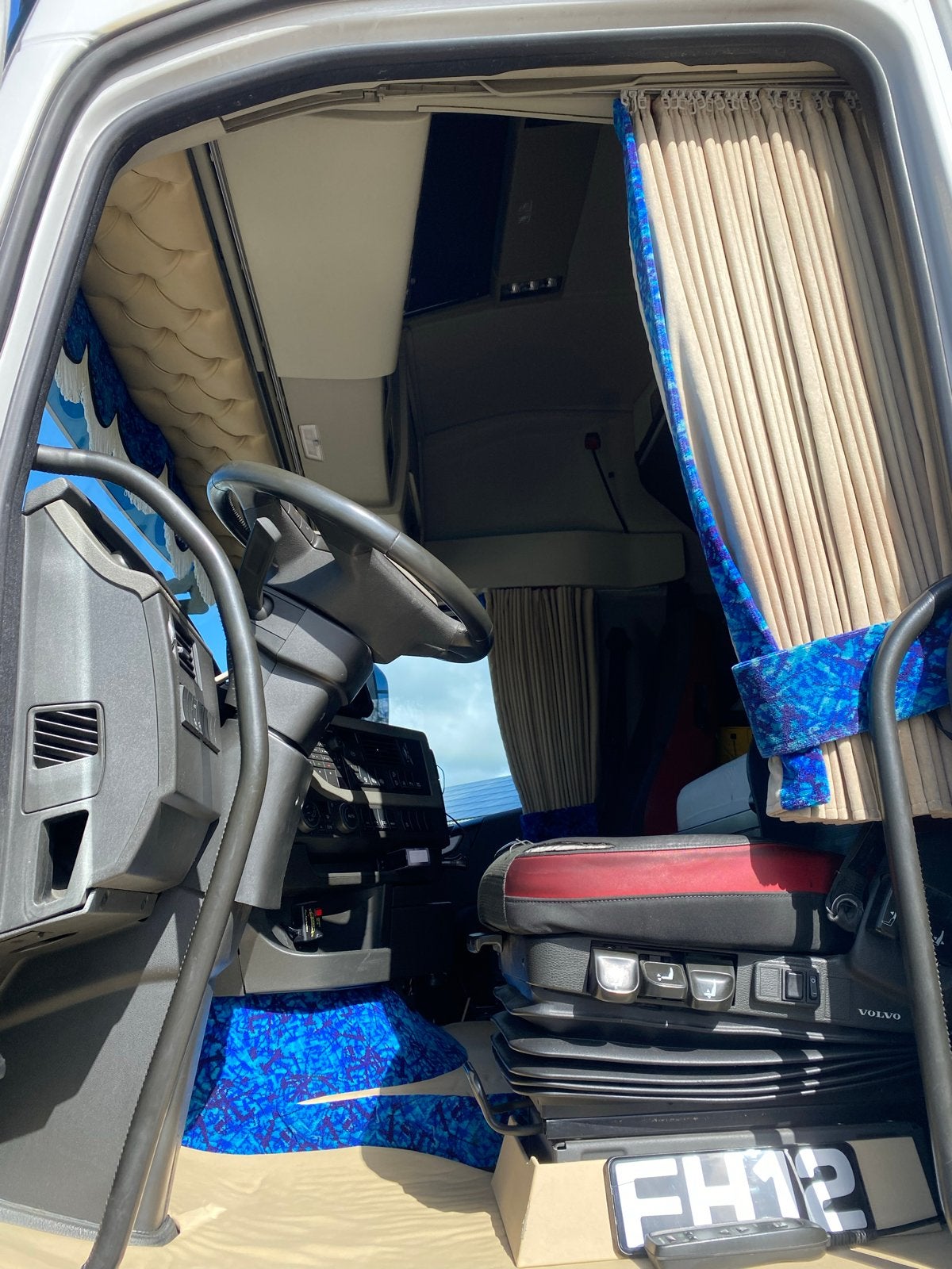 Interieur Volvo FH - Vloermatten, tunnelhoes, zonneklep, sto, Auto-onderdelen, Ophalen, Gebruikt, Volvo