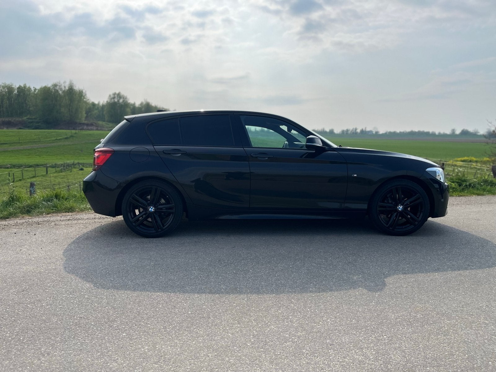 BMW 1-Serie 116i 2015 Zwart 211PK, Auto's, 4 cilinders, Alcantara, Zwart, Origineel Nederlands