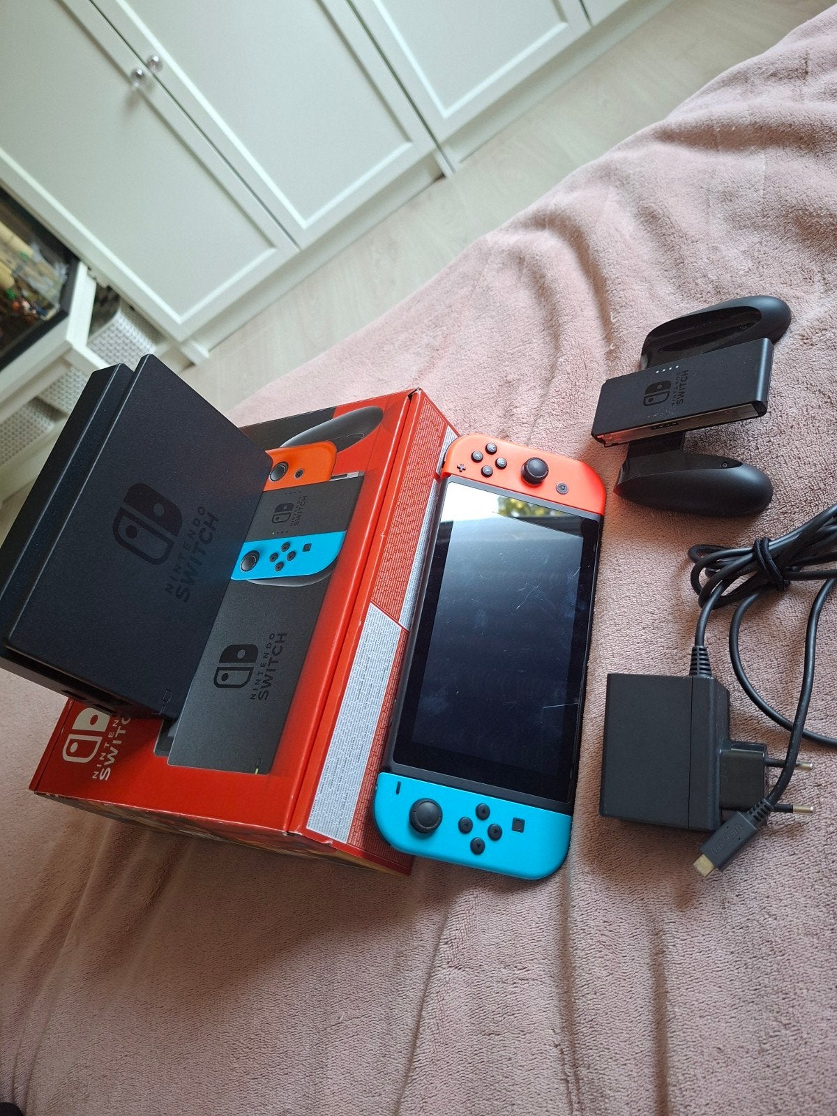 Nintendo Switch Original met Joy-Cons en accessoires, Spelcomputers en Games, Spelcomputers | Nintendo Switch, Ophalen, Gebruikt