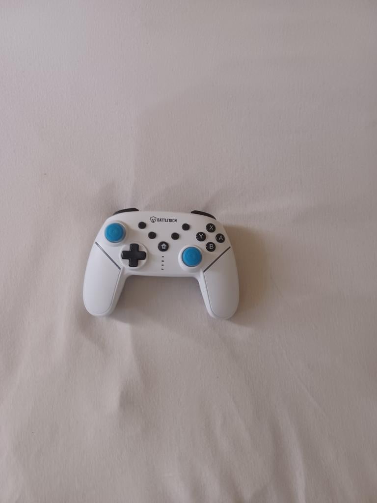 Battletron Game Controller Wit met RGB Verlichting, Spelcomputers en Games, Spelcomputers | Overige Accessoires, Zo goed als nieuw