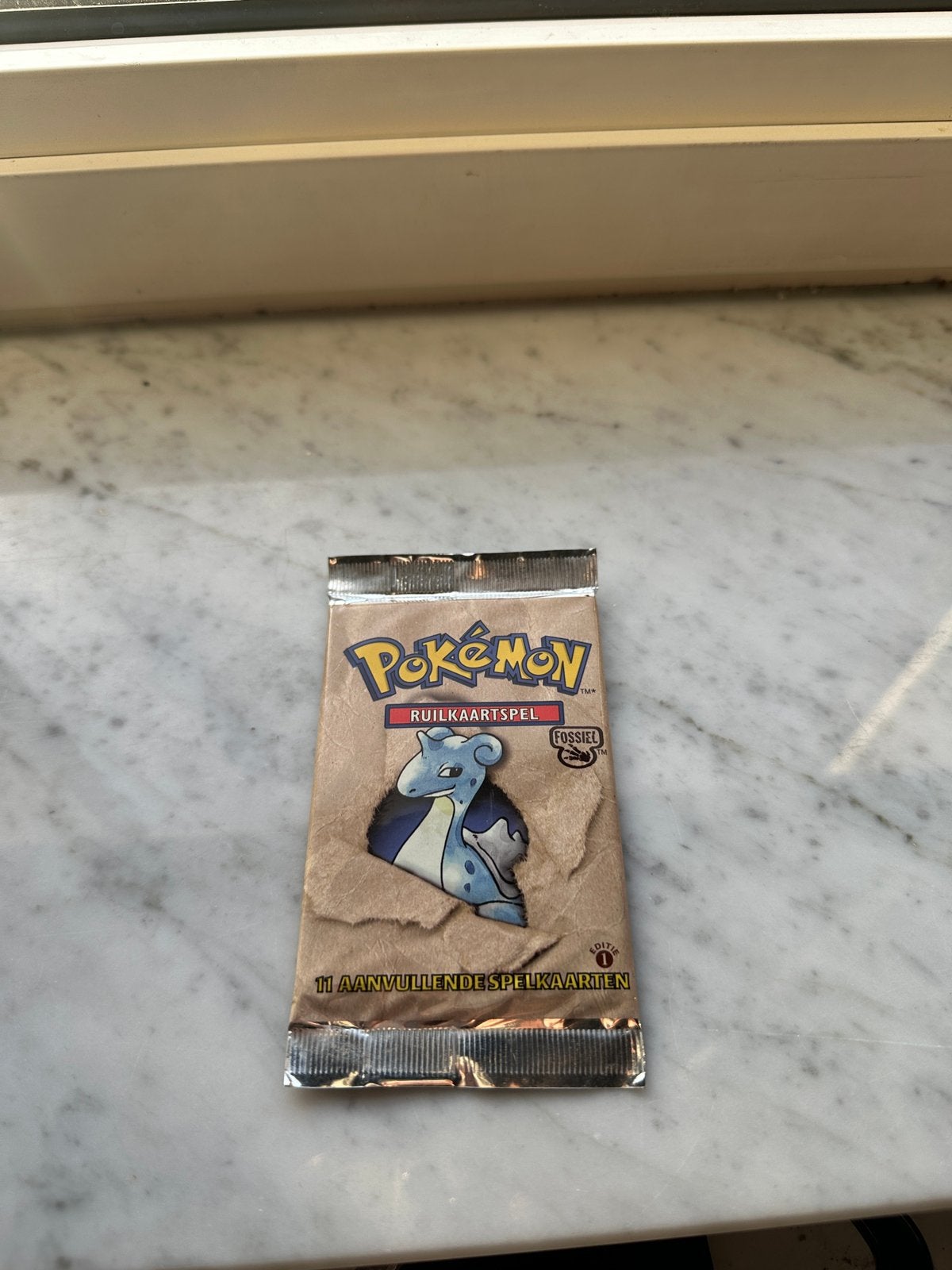 1st edition Fossil boosterpack - Lapras 1999 - Pokemon, Ophalen of Verzenden, Zo goed als nieuw, Booster