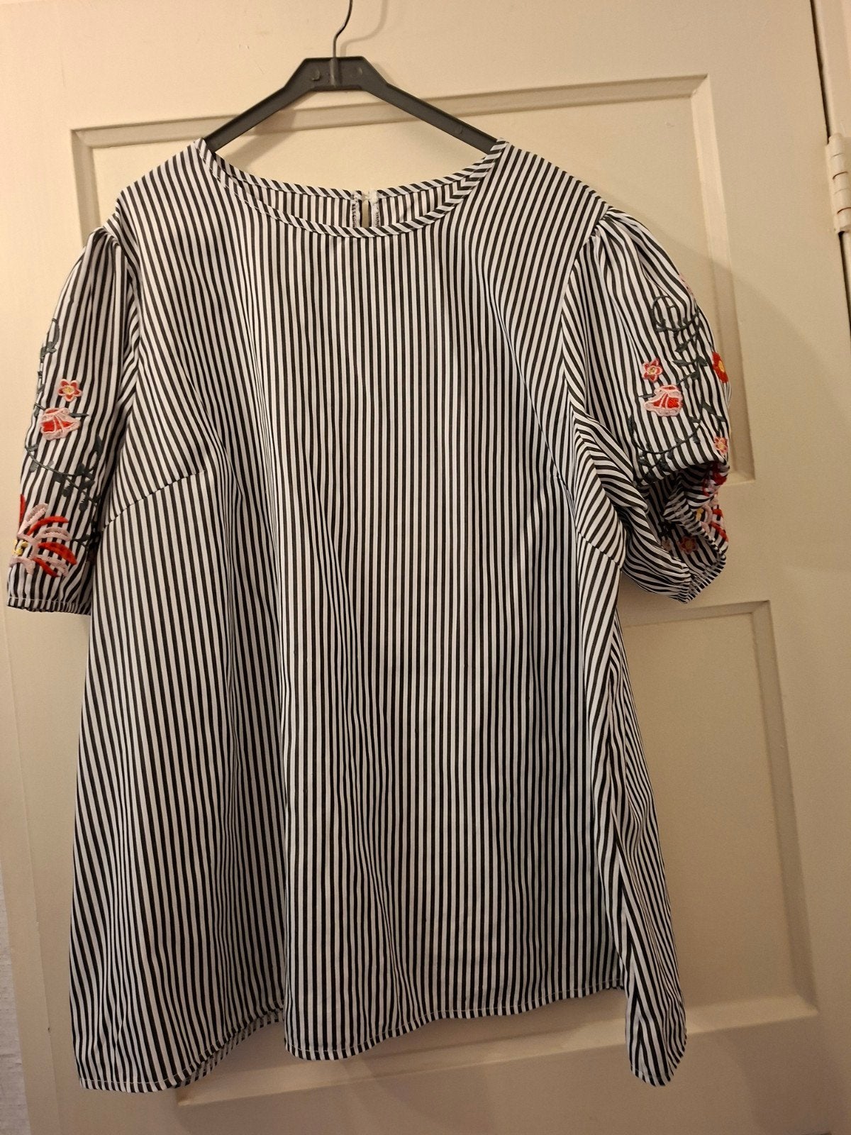 Shein Curve gestreepte blouse met bloemenborduursel, Kleding | Dames, Zwart, Maat 46/48 (XL) of groter, Ophalen of Verzenden, Zo goed als nieuw