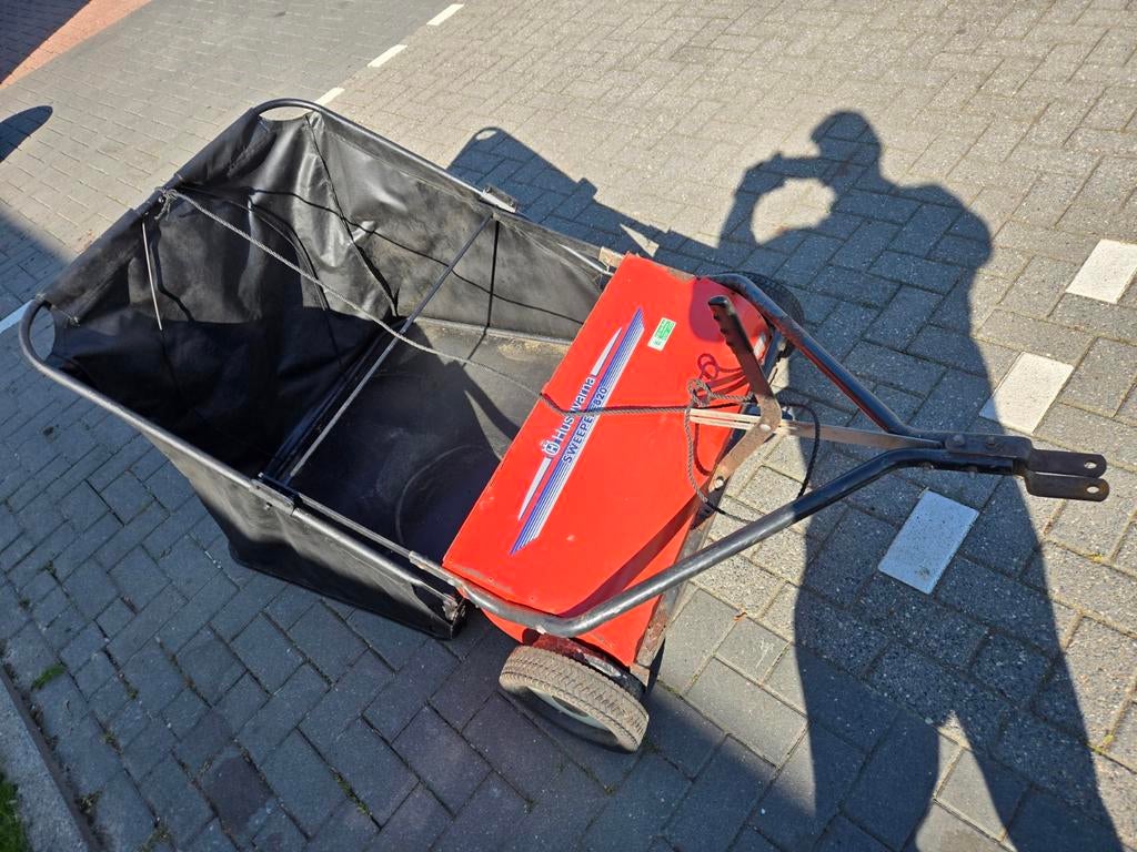 Husqvarna  sweeper veegmachine  zitmaaier, Ophalen