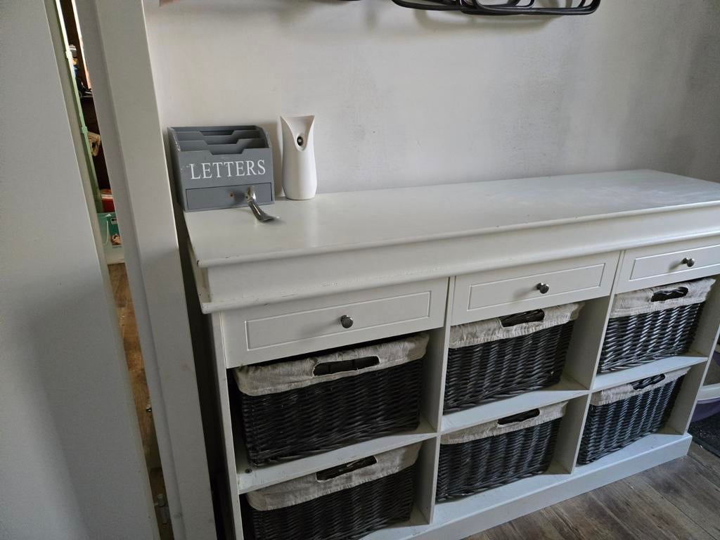 Wit dressoir met 3 lades en 6 rieten manden, Huis en Inrichting, Kasten | Dressoirs, Ophalen, Met plank(en), Gebruikt, Overige materialen