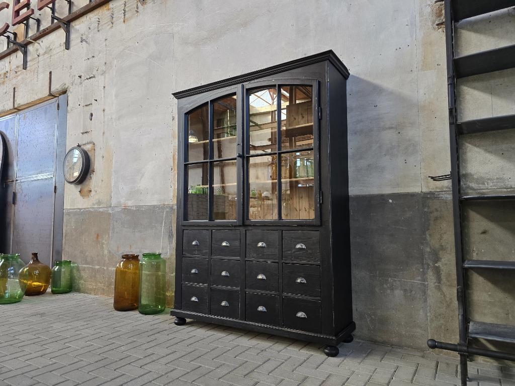 Vintage Houten Vitrinekast Zwart | Apothekers Vitrine Kast