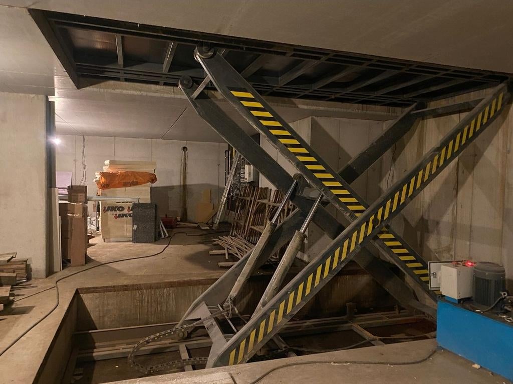 schaarlift goederenlift autolift verdiepingslift, Ophalen