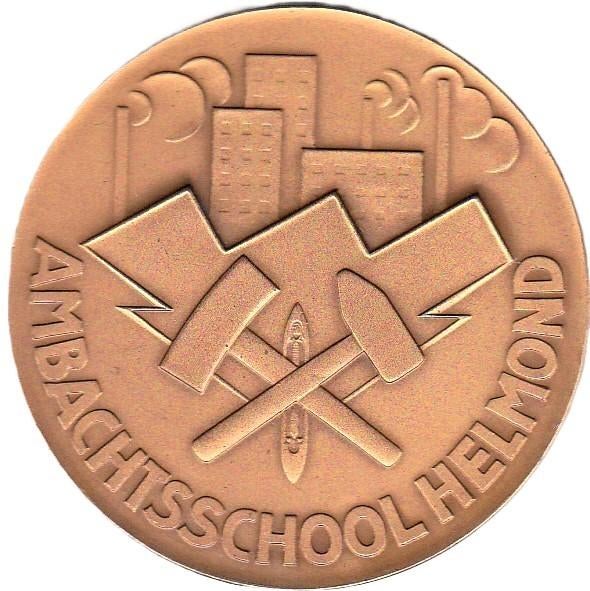 AMBACHTSSCHOOL  HELMOND  UITGERIJKT  AAN, Postzegels en Munten, Penningen en Medailles, Ophalen of Verzenden, Overige materialen
