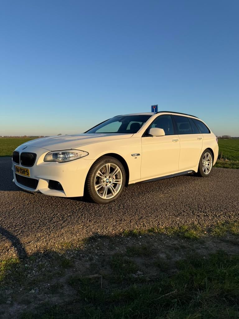 BMW 520i Touring M-Sport 2012 | Motorrevisie & Nieuwe Turbo!, Auto's, BMW, Achterwielaandrijving, 4 cilinders, 2000 kg, Wit