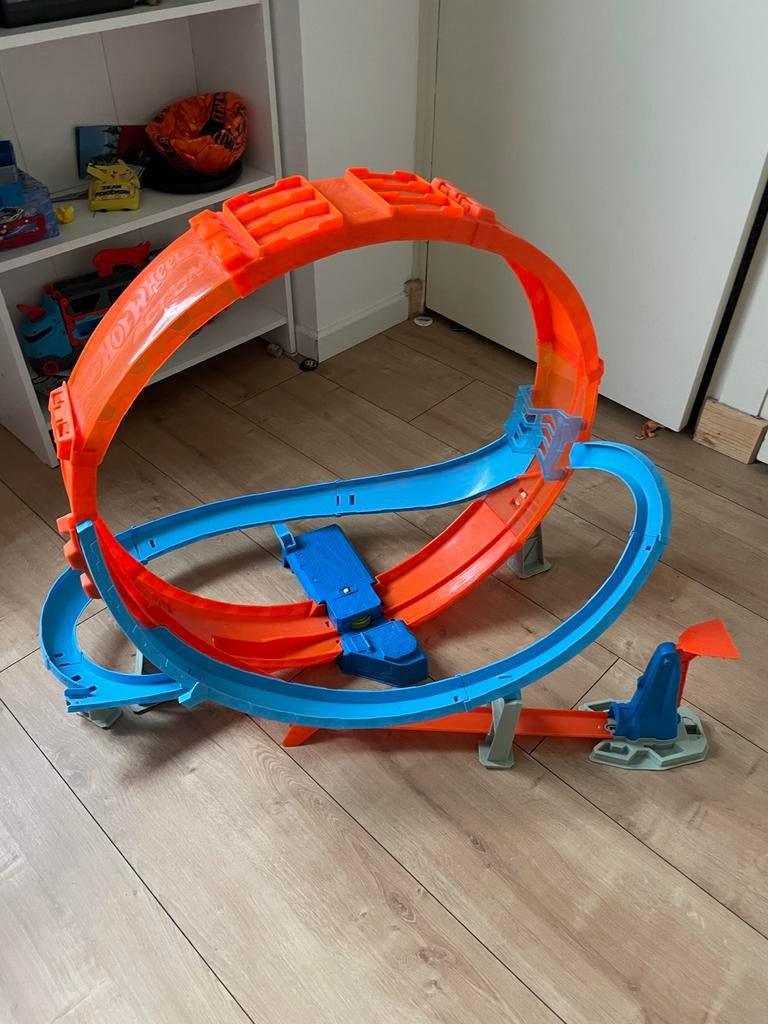 Hot Wheels Racebaan met Looping, Kinderen en Baby's, Speelgoed | Racebanen, Racebaan, Ophalen of Verzenden, Zo goed als nieuw