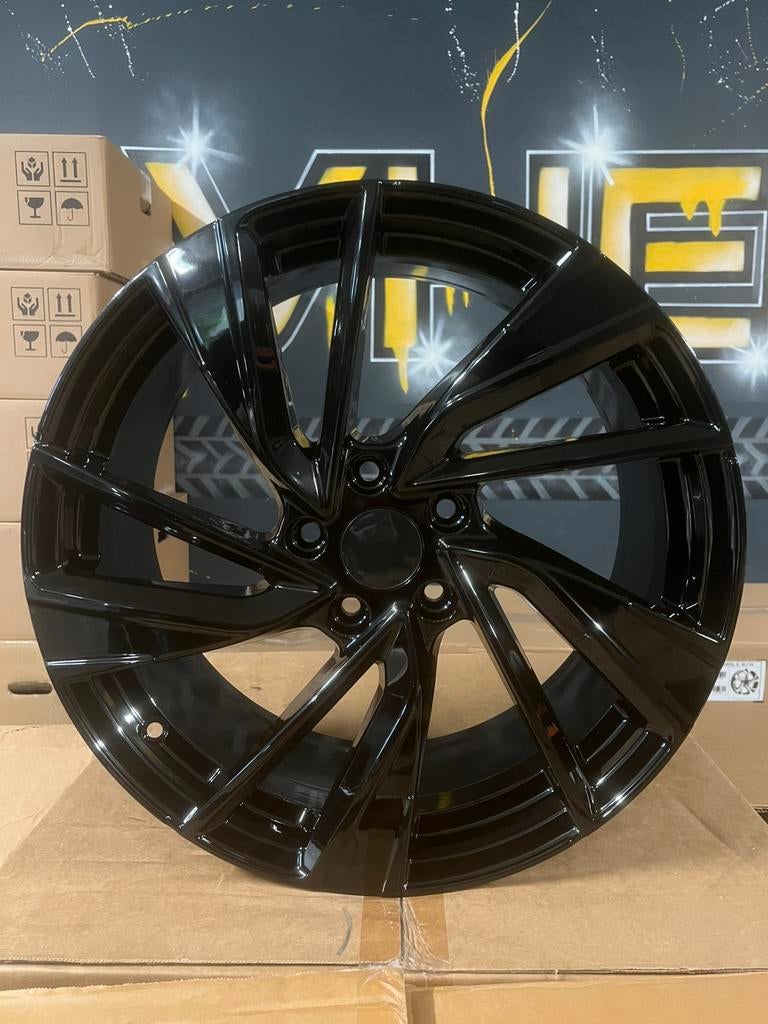 5X100 17" VW POLO R-Line GTI Adelaide model LOOK VELGEN!, Auto-onderdelen, Banden en Velgen, 215 mm, Velg(en), W, R