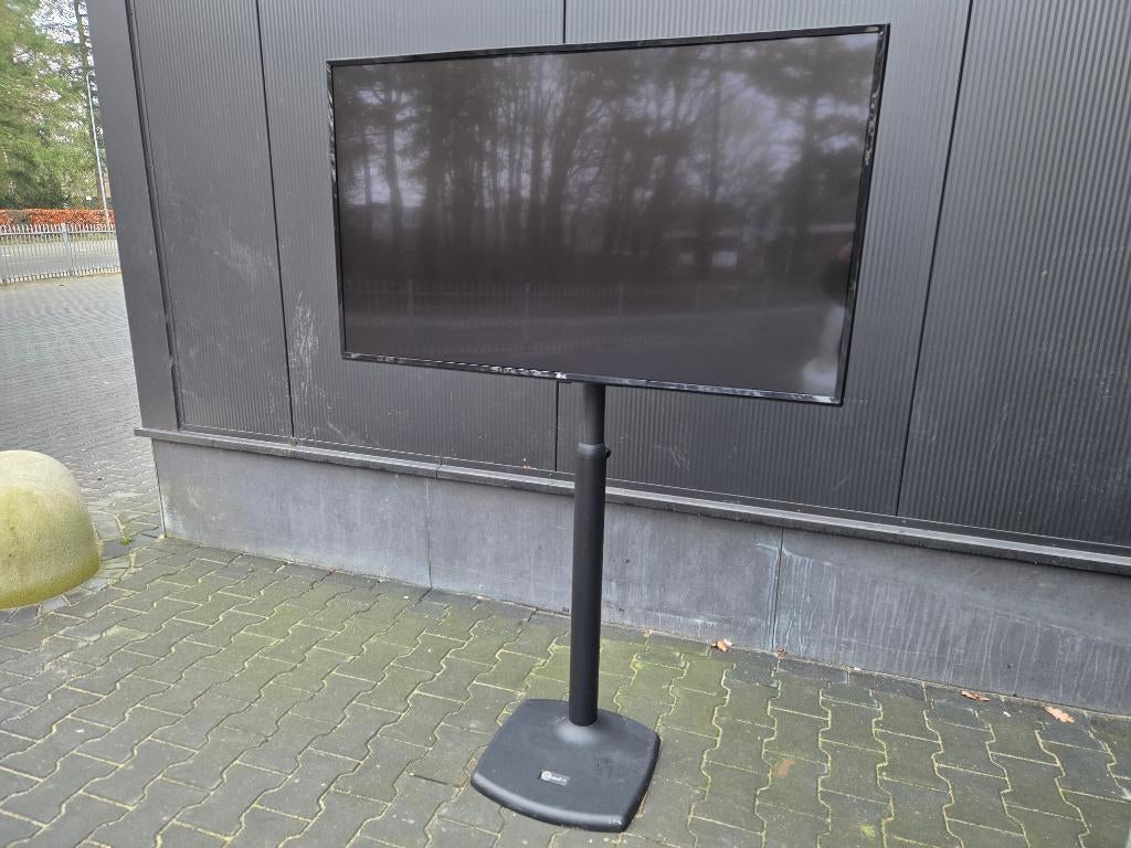 TV-scherm op K&M statief in flightcase, Ophalen, Eu, Panasonic, 50 Hz