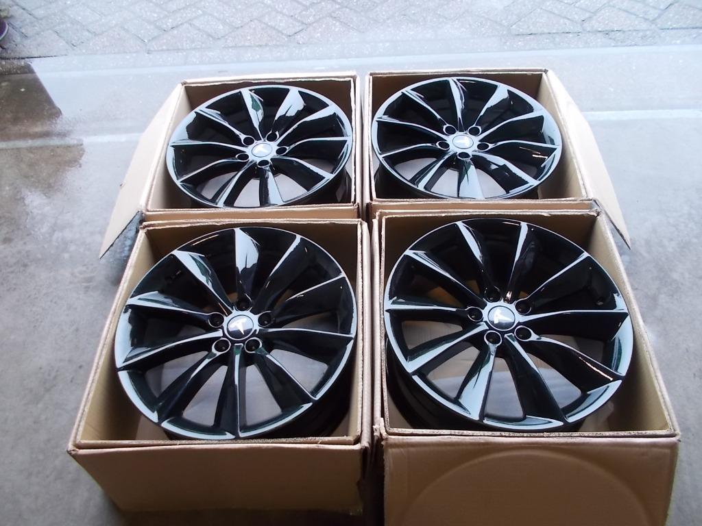 NIEUWE TESLA MODEL Y 3 VELGEN + BANDEN 245 45 R19 TPMS, 19 inch, 245 mm, Banden en Velgen, Nieuw