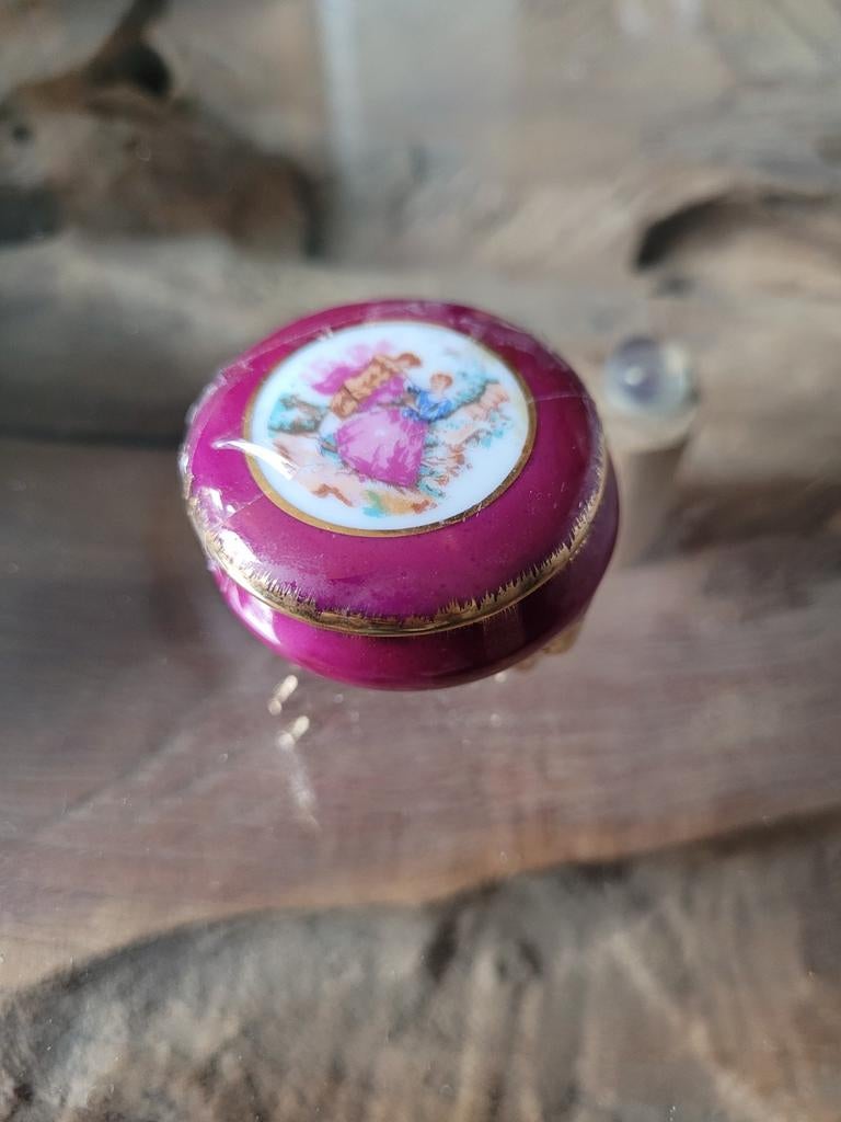 Limoges style pillendoosje, Ophalen