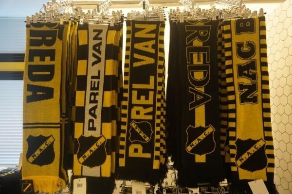 GEZOCHT: Nac Breda sjaals oude logo, Ophalen of Verzenden, Koffie of Thee, Zegels, Bonnen of Punten