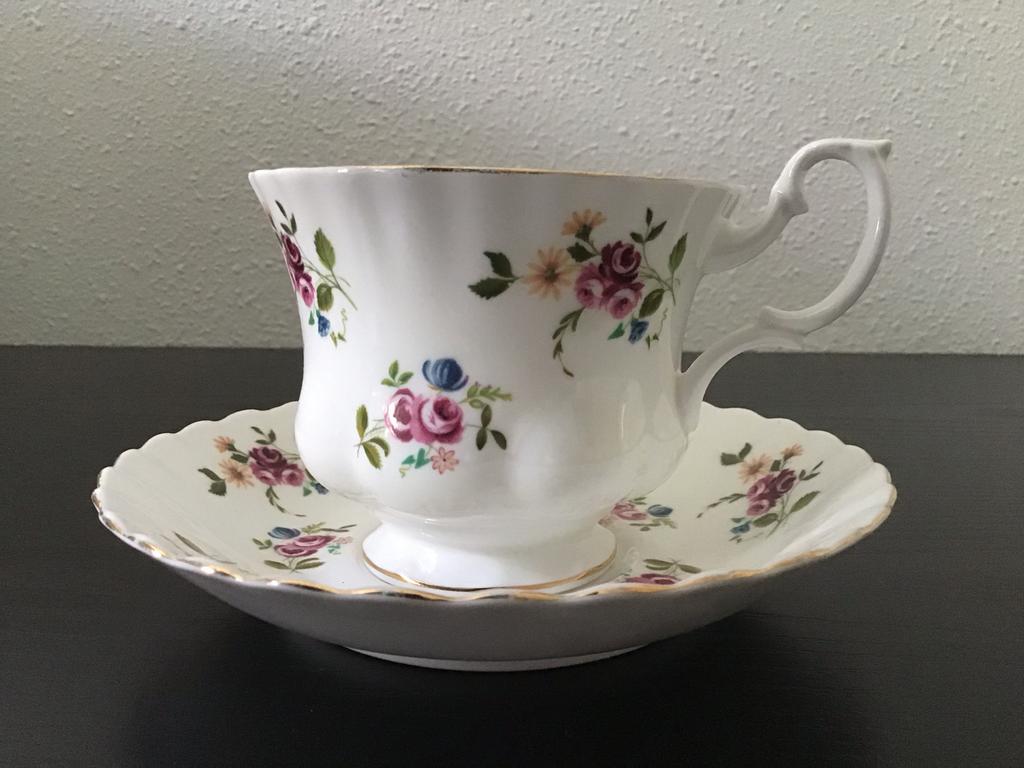 Richmond bone china england. Engelse kop en schotel., Ophalen of Verzenden