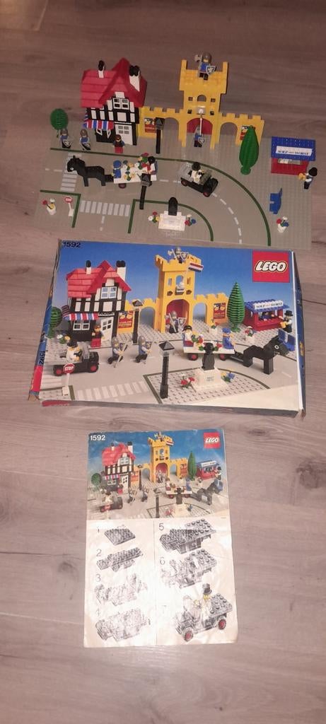 Lego 1592 town square castle scene compleet met doos en boek, Kinderen en Baby's, Speelgoed | Duplo en Lego, Ophalen of Verzenden