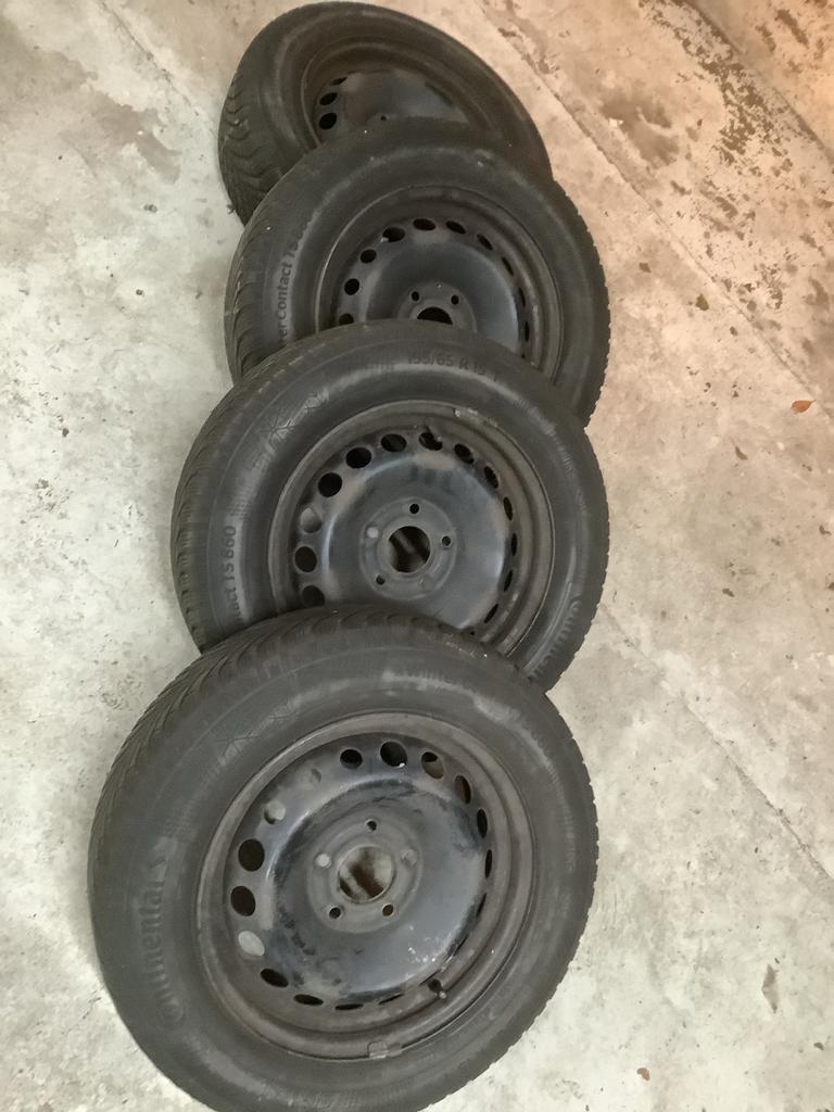 Winterbanden 195/65 R15 met stalen velgen, Auto-onderdelen, Banden en Velgen, Ophalen, Gebruikt, 15 inch, Banden en Velgen