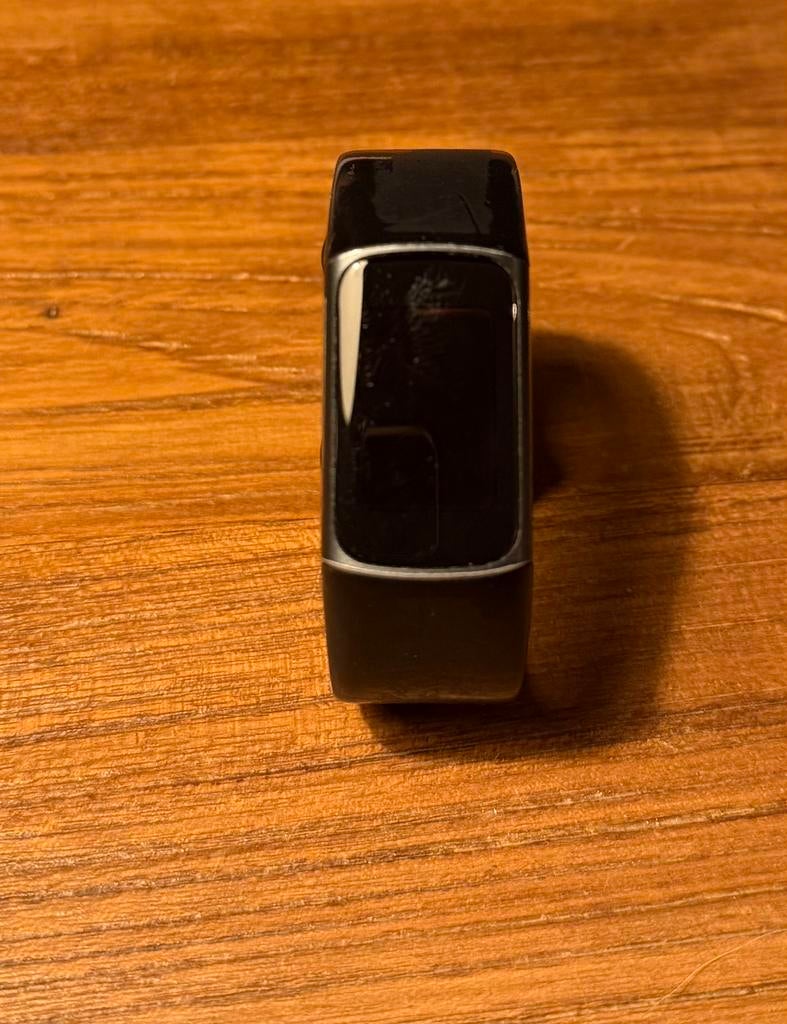 Fitbit Luxe charge 5, Ophalen of Verzenden, Zo goed als nieuw, Zwart, Android