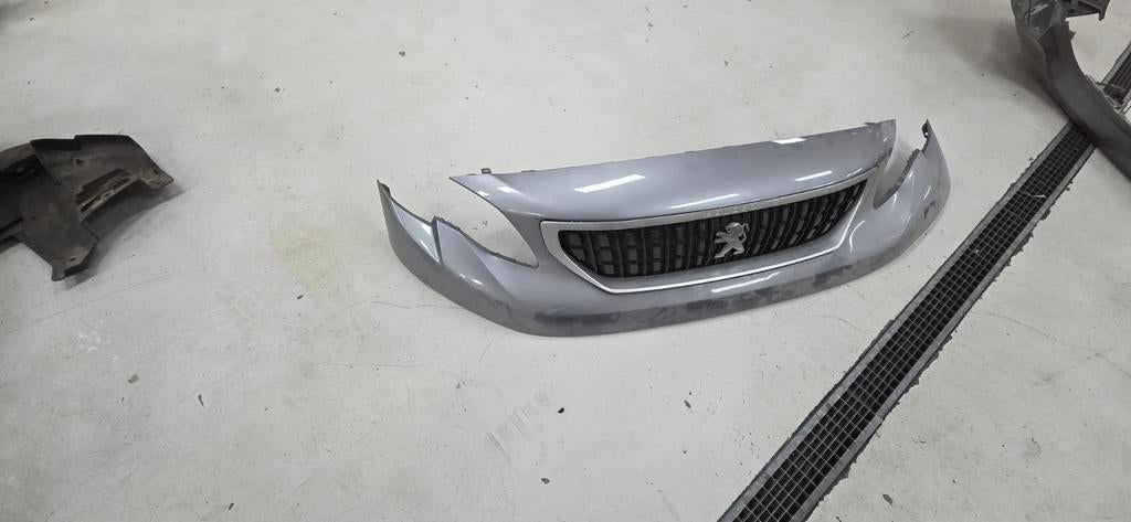 Voorbumper Peugeot experboven met gril schade vrij 150 euro, Ophalen, Peugeot, Bumper