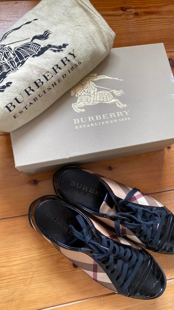 Burberry sneakers, Kleding | Dames, Zwart, Ophalen of Verzenden, Sneakers of Gympen, Zo goed als nieuw