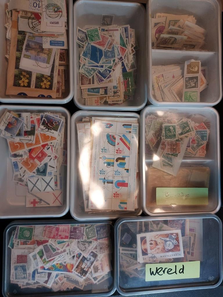 postzegels in bakjes en doosjes, Ophalen of Verzenden, Buitenland