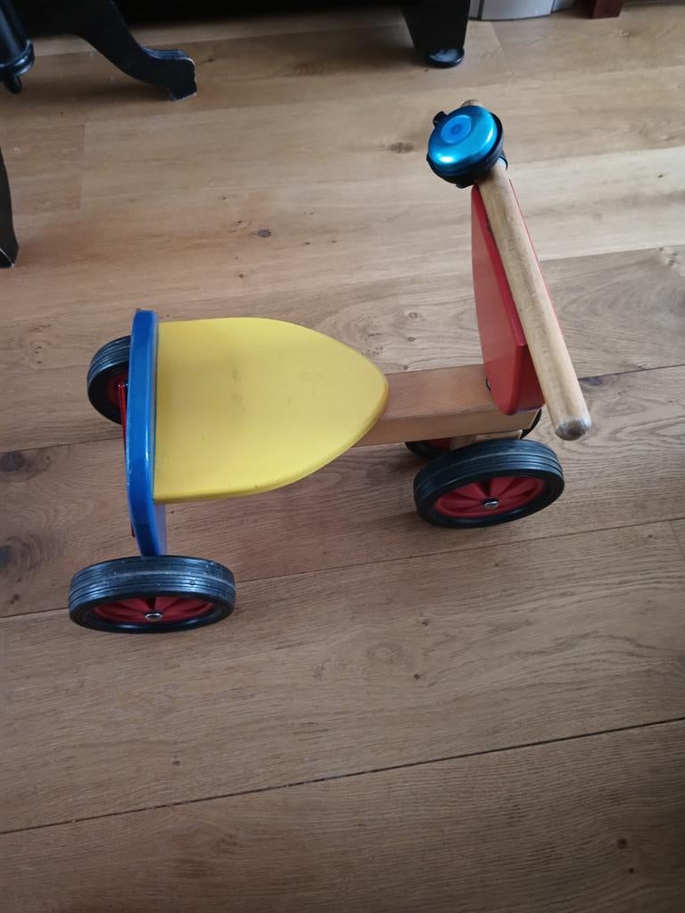 Houten loopfietsje, Ophalen