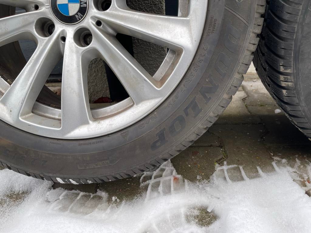 Te koop x3 velgen met redelijke goede winterbanden dunlop, 215 mm, Velg(en), 17 inch, Winterbanden