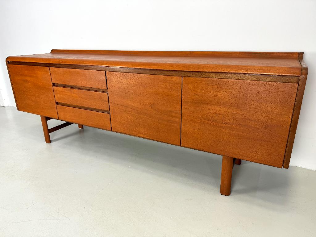 Vintage dressoir White & Newton SALE., Verzenden, 150 tot 200 cm, Teakhout, Zo goed als nieuw