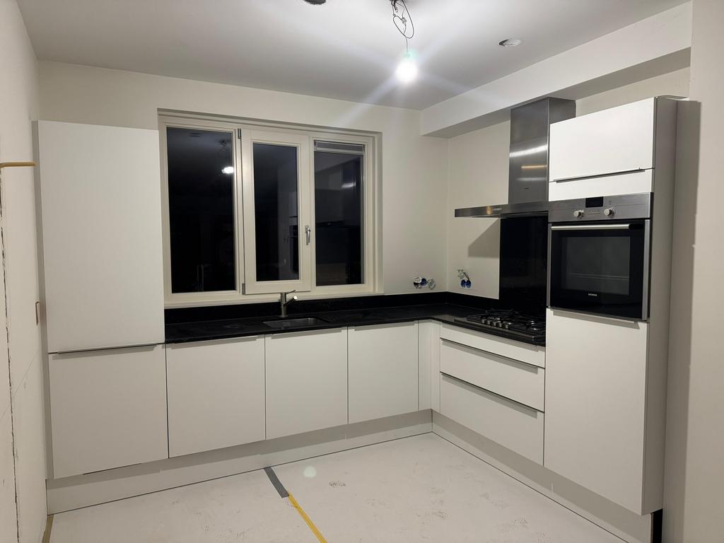 Complete Moderne Hoekkeuken Wit + Siemens + GEDEMONTEERD