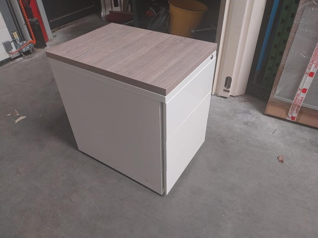Koopje!! Rolblok verrijdbaar. Wit met houten topblad, Ophalen, Minder dan 50 cm, Zo goed als nieuw, Minder dan 100 cm