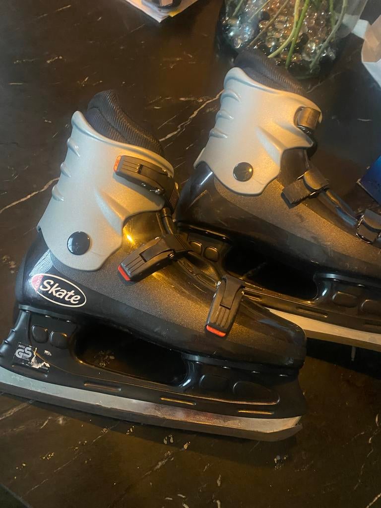 Hochey schaatsen mt 42 zgan. Zwart/zilver, Overige merken, Ophalen of Verzenden, Zo goed als nieuw, IJshockeyschaatsen