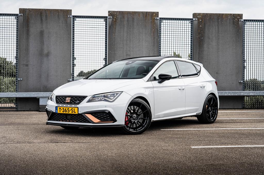 Seat Leon Cupra 300 |PANO|CARPLAY|DSG|ACC|PDC|LED|SCHAAL|VOL, Auto's, 65 €/maand, 15 km/l, 1321 kg, Zwart