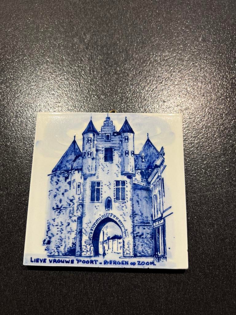 Tegeltje Bergen op Zoom, Lieve Vrouwe Poort., Antiek en Kunst, Antiek | Wandborden en Tegels, Ophalen of Verzenden