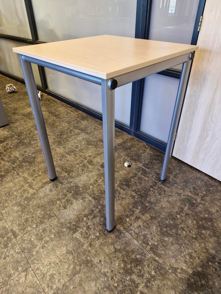 Stabiele Ahrend statafel / werktafel ( gelast frame ), Ophalen, Zo goed als nieuw, Ahrend, Industriestraat 5