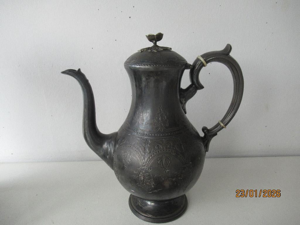 ANTIEKE BEWERKTE KOFFIEKAN - AUNTON & JOHNSON- VERZILVERD, Ophalen of Verzenden